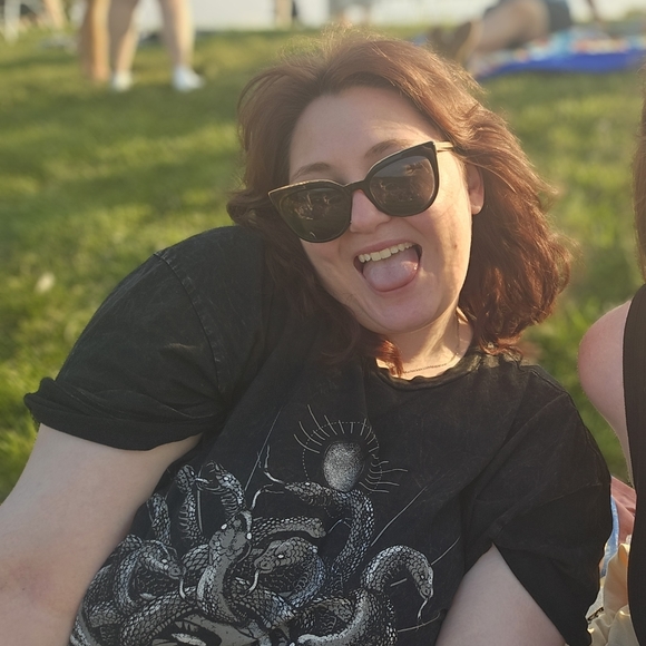 Meet your Posher, Sara - Picture 1 of 1